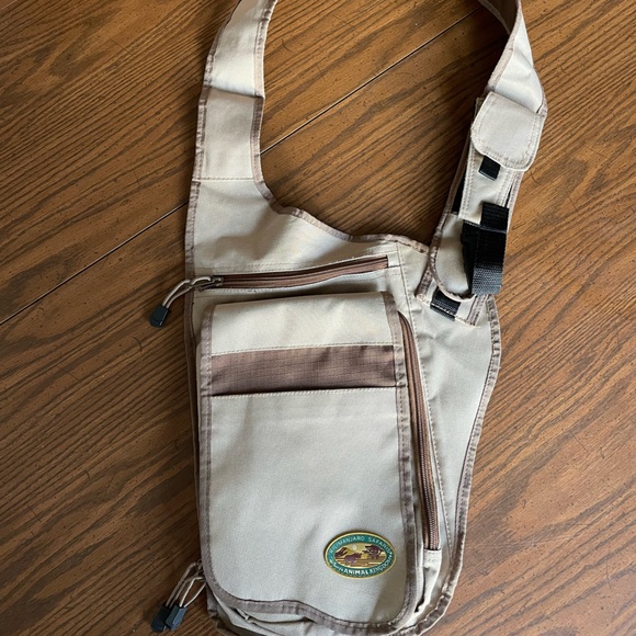 Disneys Animal Kingdom Park Kilimanjaro Safaris Crossbody Shoulder Messenger Bag - Picture 4 of 5